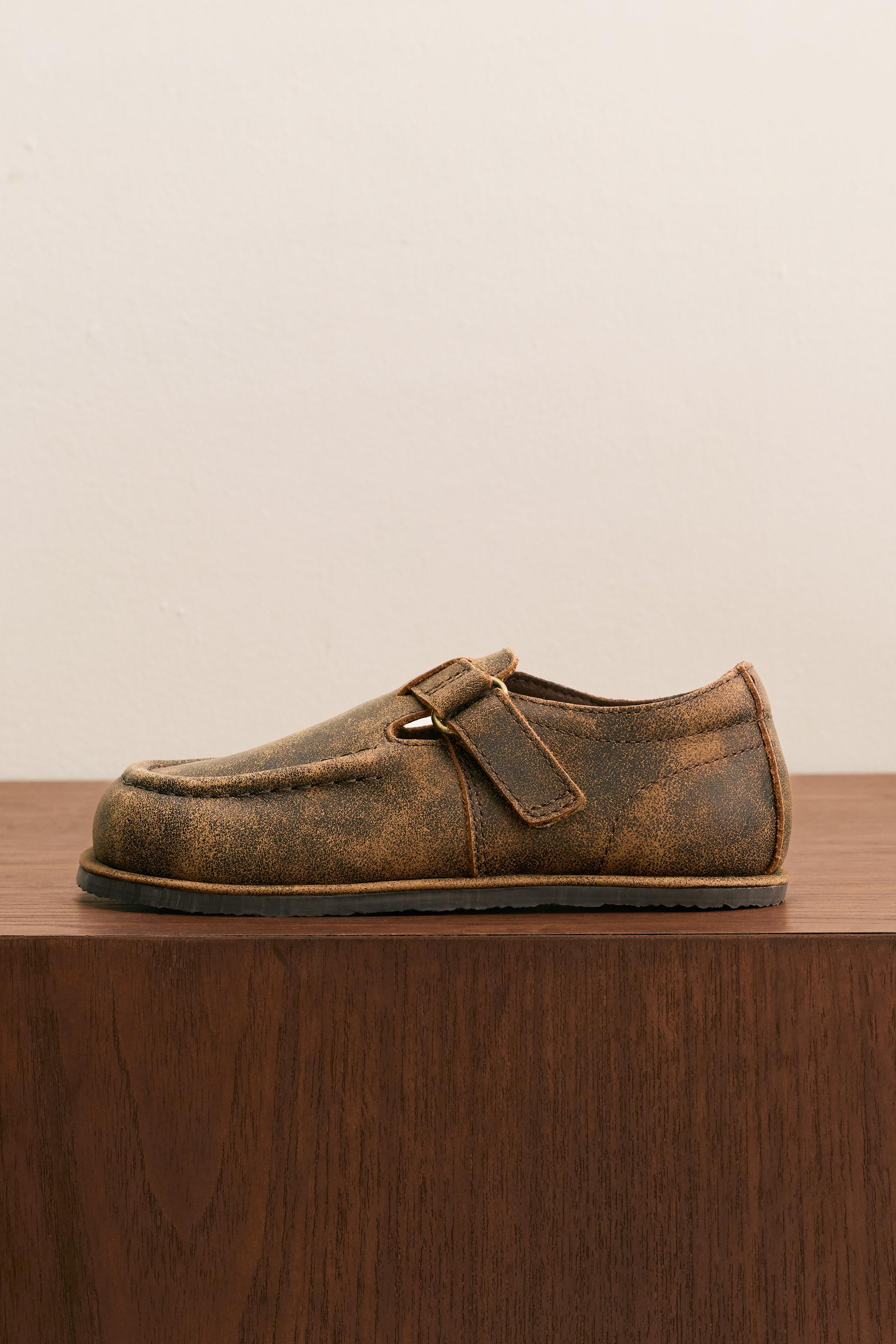 LEATHER BUCKLE SHOES